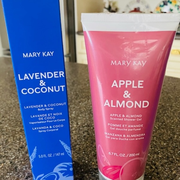 Mary Kay Bundle - Picture 2 of 4